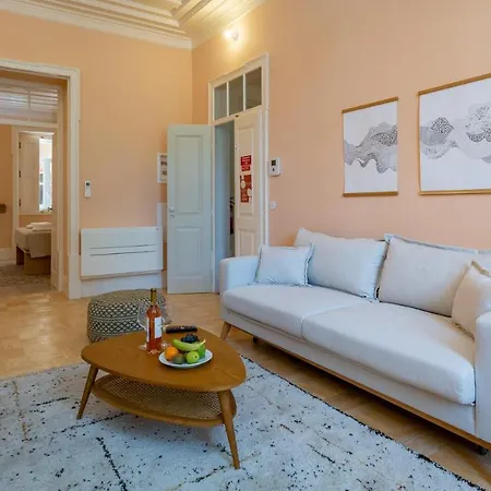 Apartamento Pombaline Building With Pool By Lovelystay